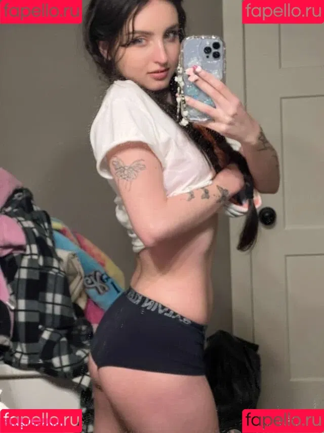 beebee Onlyfans Photo Gallery 