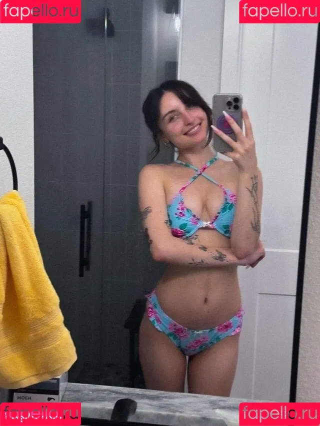 beebee Onlyfans Photo Gallery 