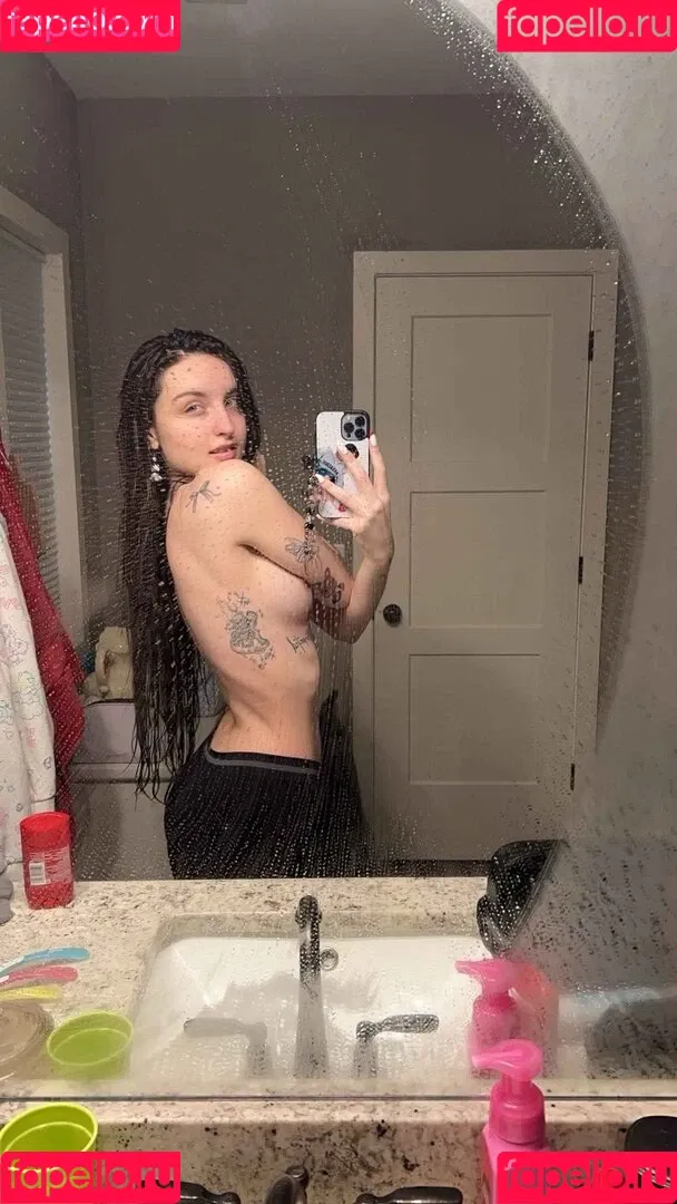 beebee Onlyfans Photo Gallery 
