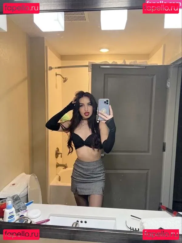 beebee Onlyfans Photo Gallery 