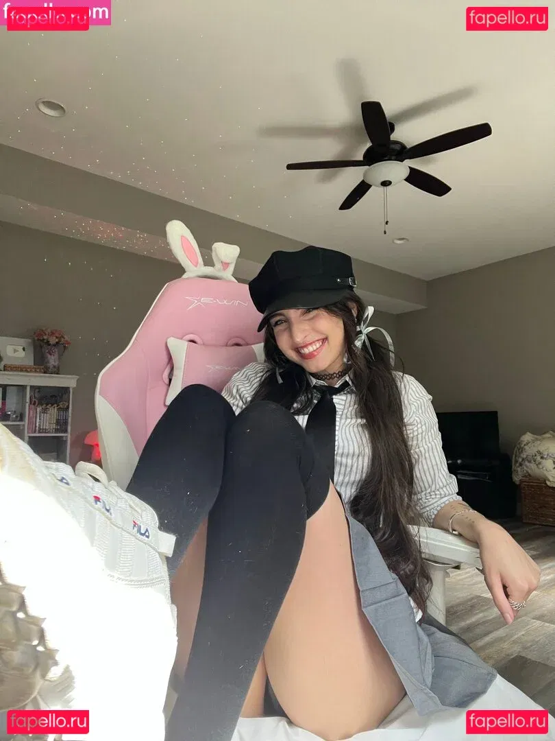 beebee Onlyfans Photo Gallery 