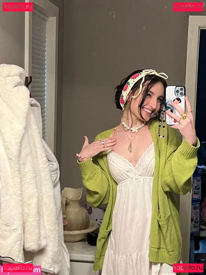 beebee Onlyfans Photo Gallery 