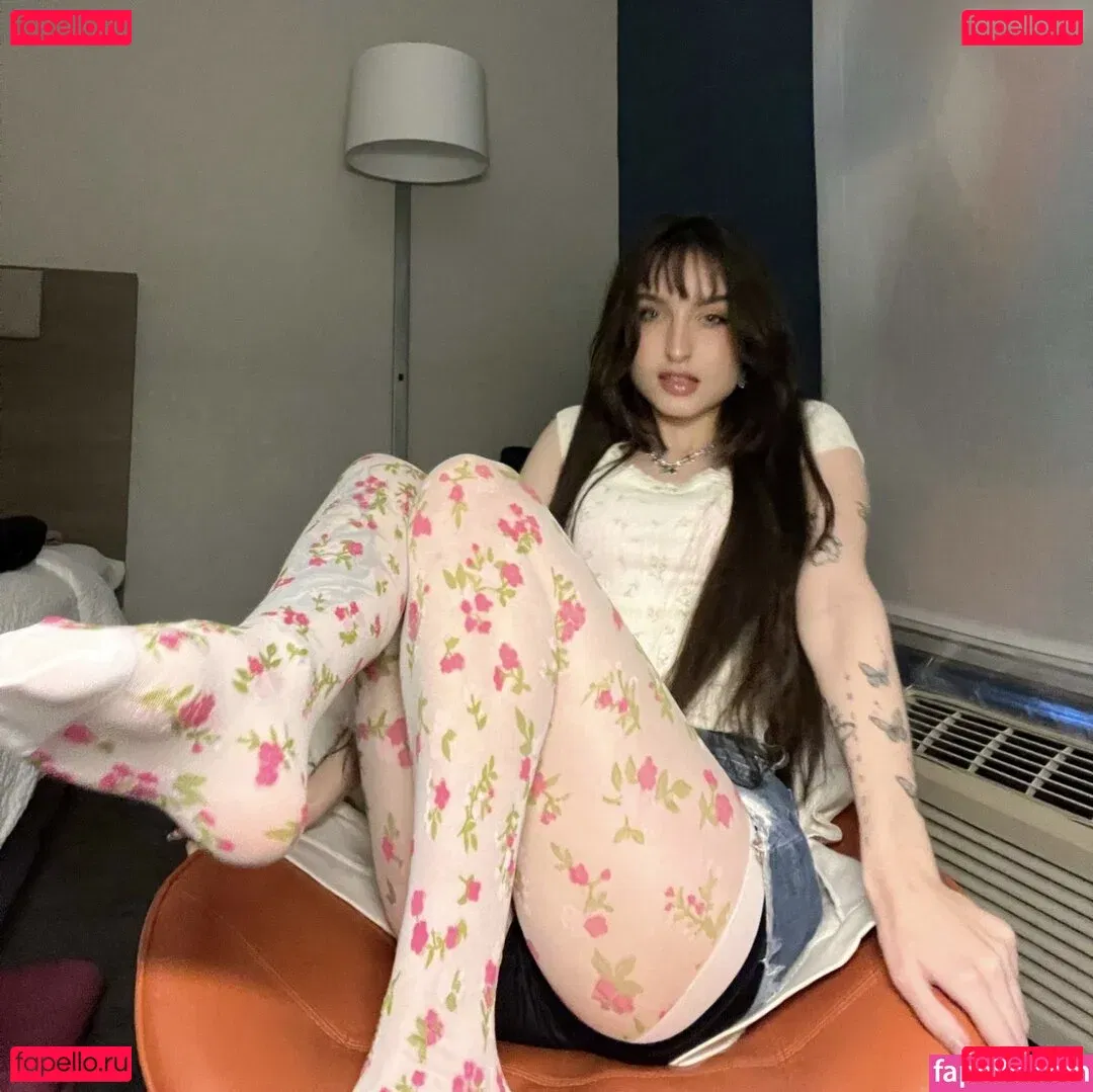 beebee Onlyfans Photo Gallery 