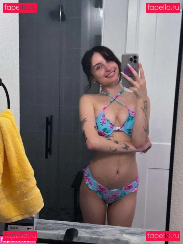 beebee Onlyfans Photo Gallery 