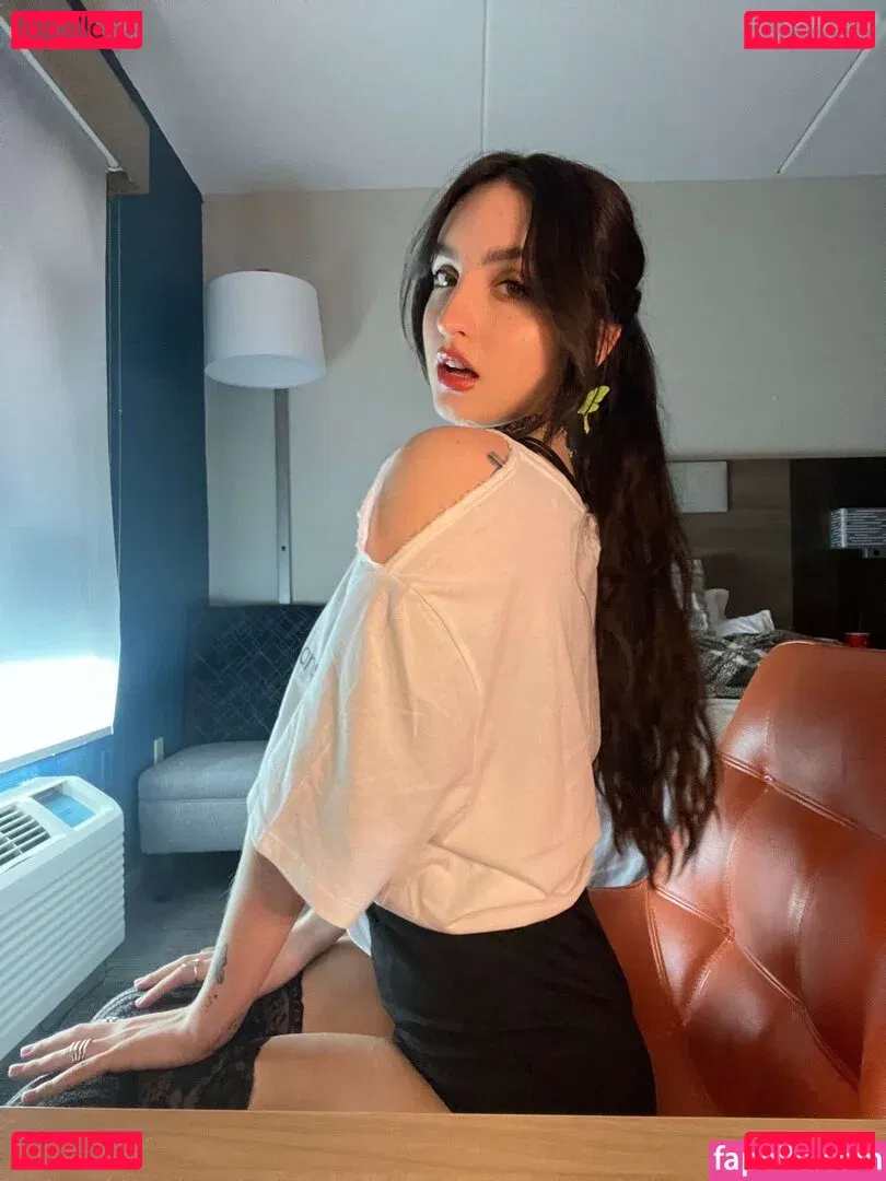 beebee Onlyfans Photo Gallery 