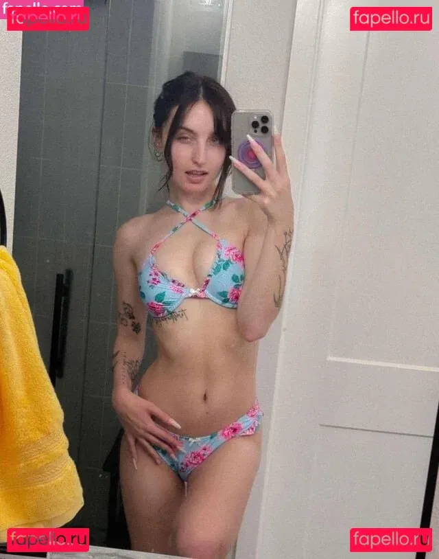 beebee Onlyfans Photo Gallery 