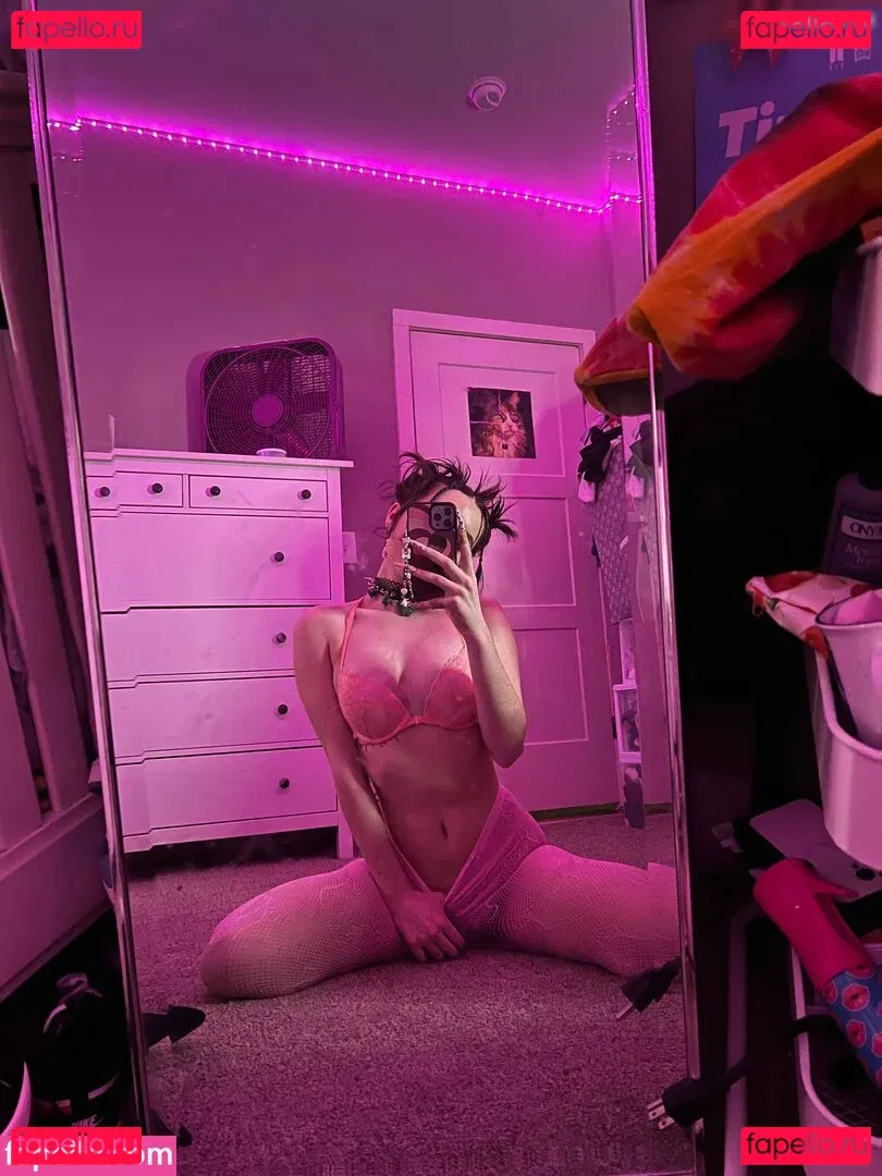 beebee Onlyfans Photo Gallery 