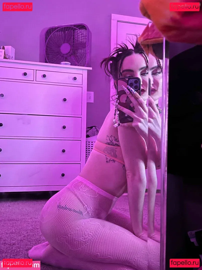 beebee Onlyfans Photo Gallery 