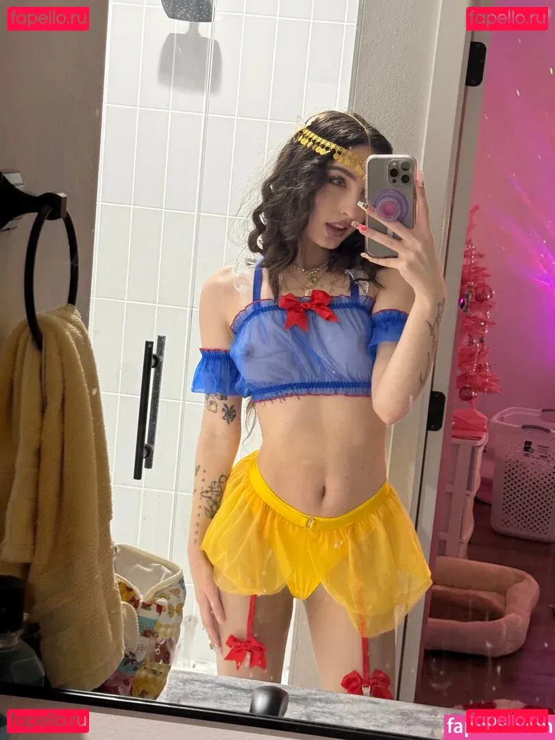 beebee Onlyfans Photo Gallery 