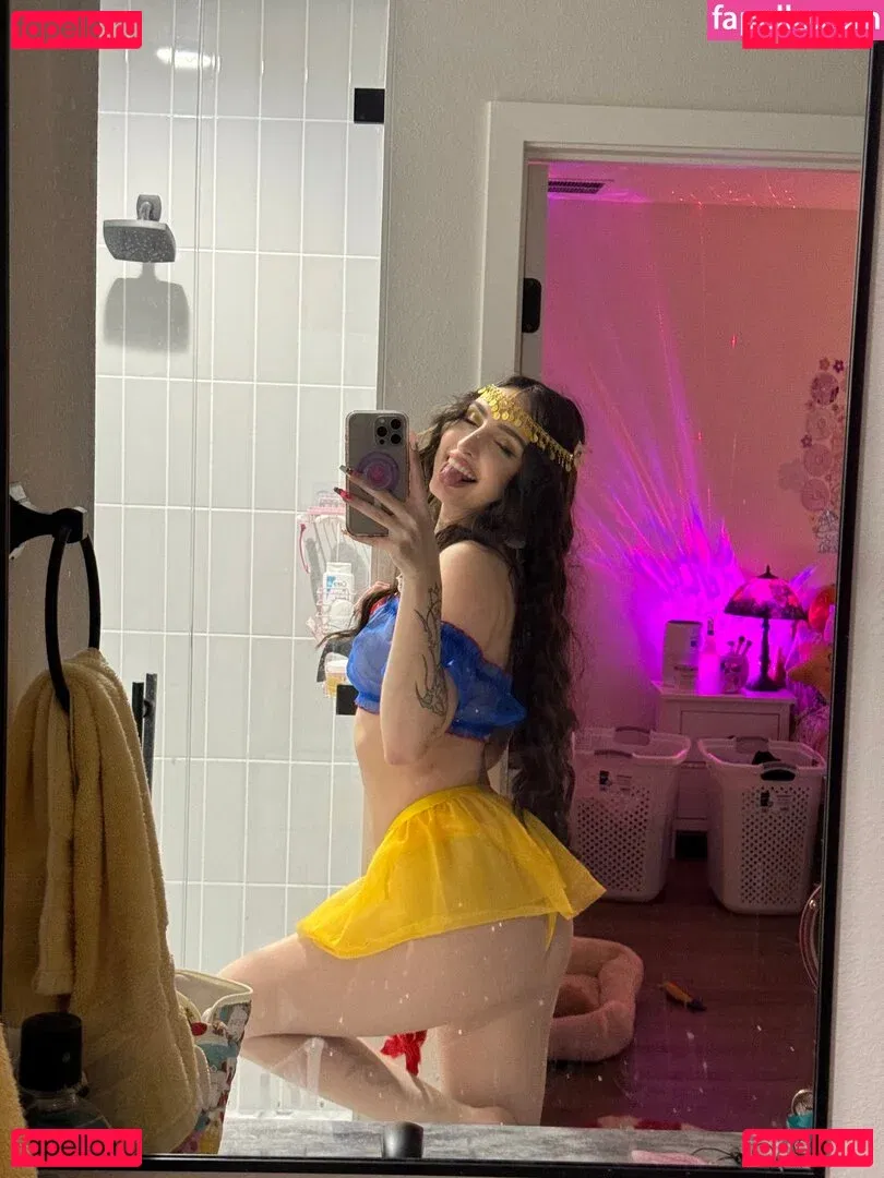 beebee Onlyfans Photo Gallery 