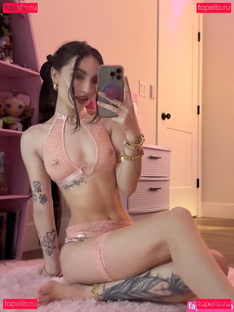 beebee Onlyfans Photo Gallery 