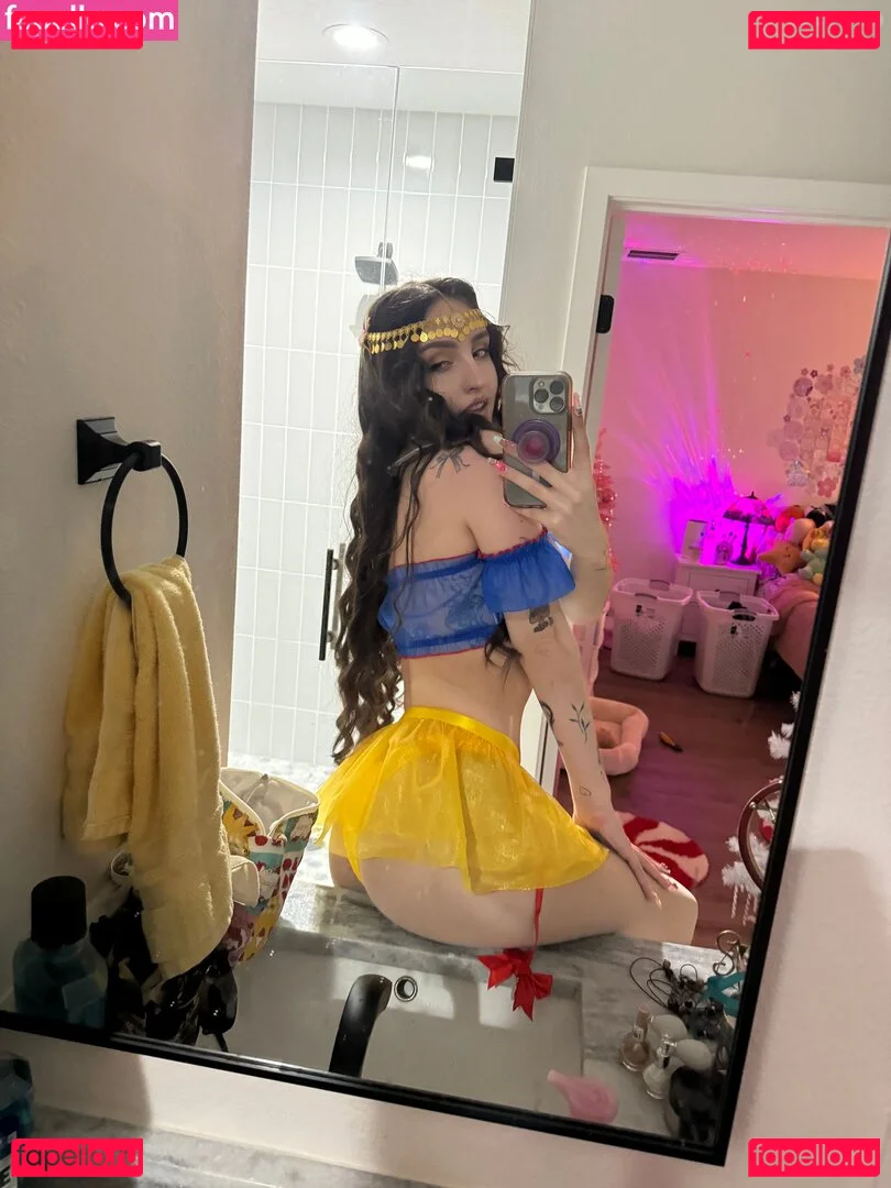 beebee Onlyfans Photo Gallery 