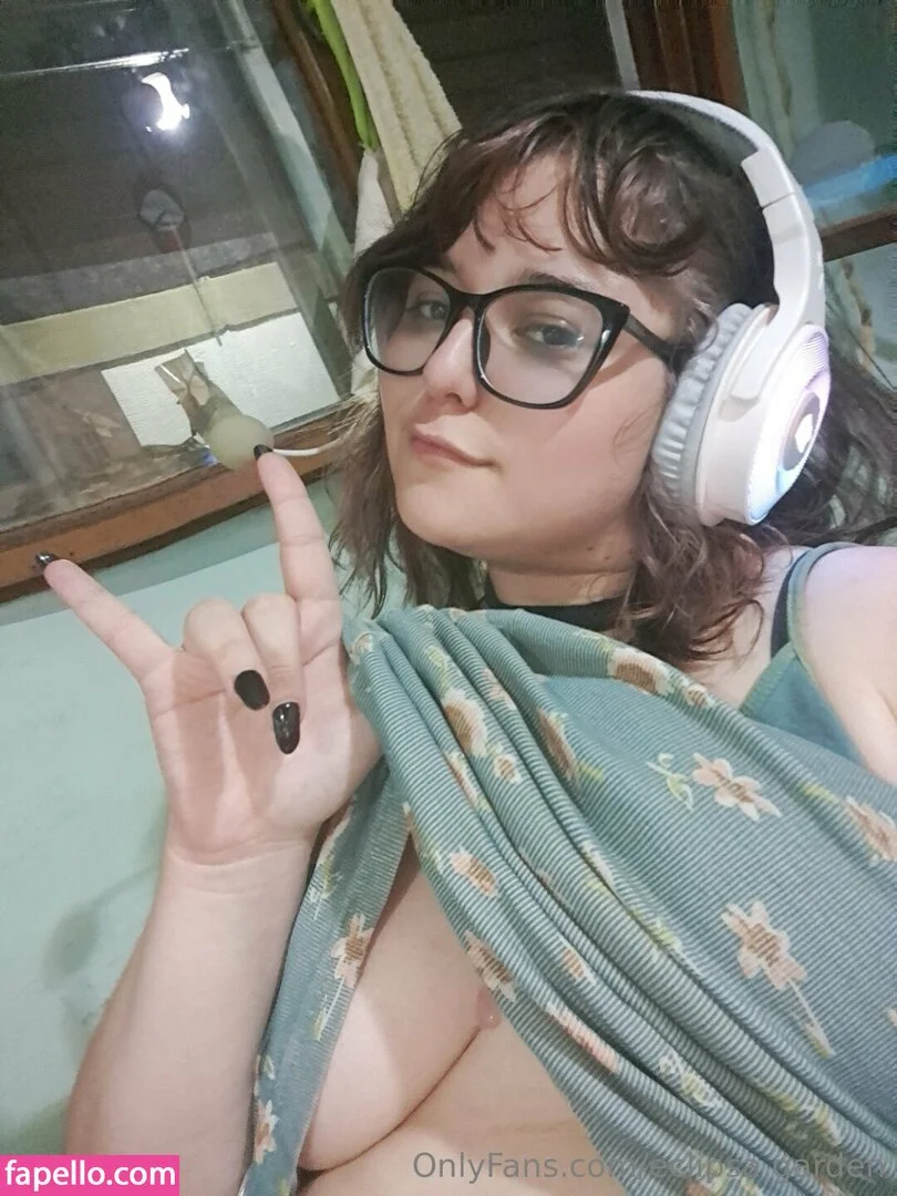 eclipsa.garden Onlyfans Photo Gallery 