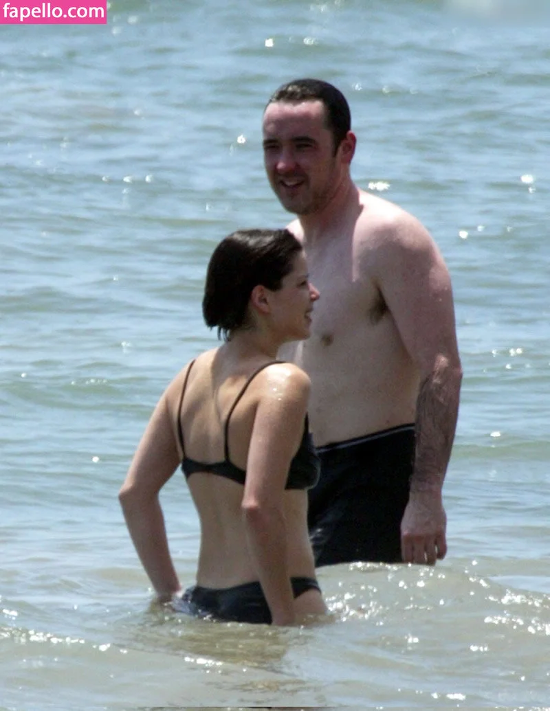 Neve Campbell Onlyfans Photo Gallery 