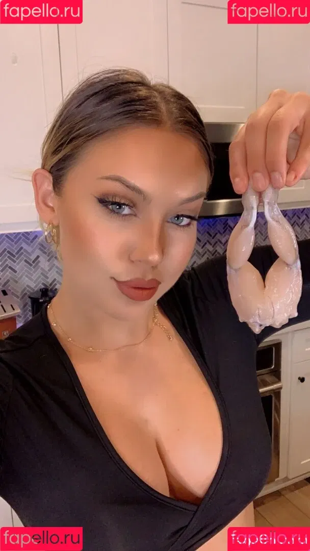lilchrrybomb Onlyfans Photo Gallery 