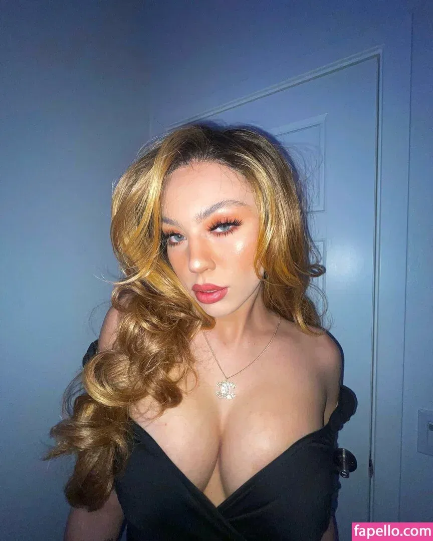 lilchrrybomb Onlyfans Photo Gallery 