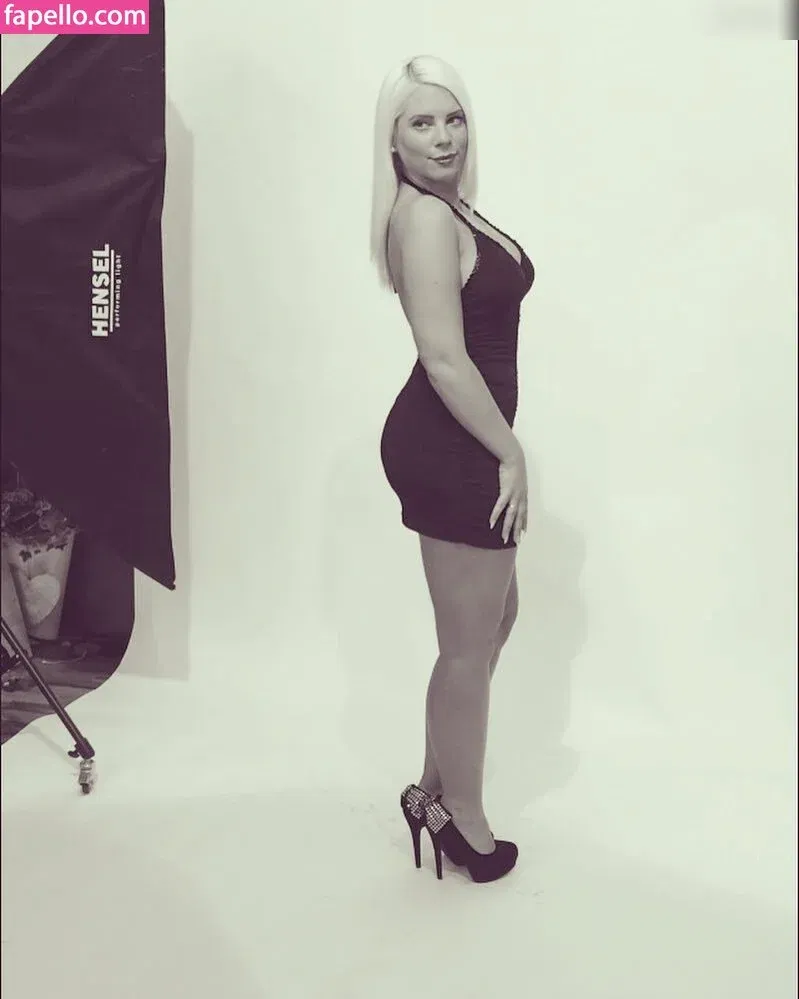 Jenny Frankhauser Onlyfans Photo Gallery 