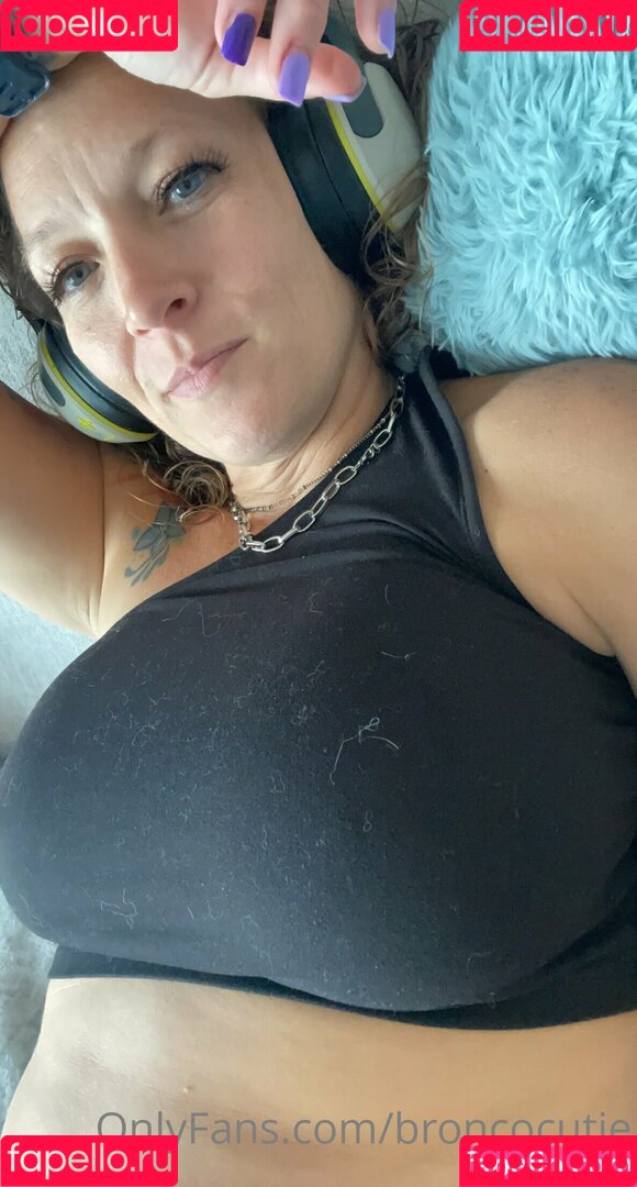 Broncocutie Onlyfans Photo Gallery 