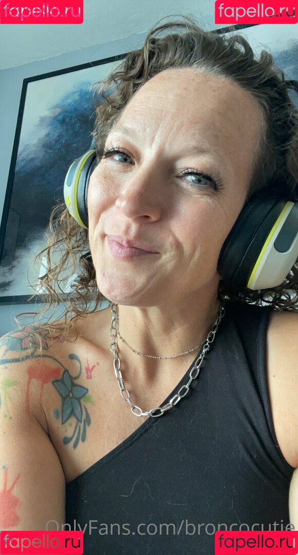 Broncocutie Onlyfans Photo Gallery 