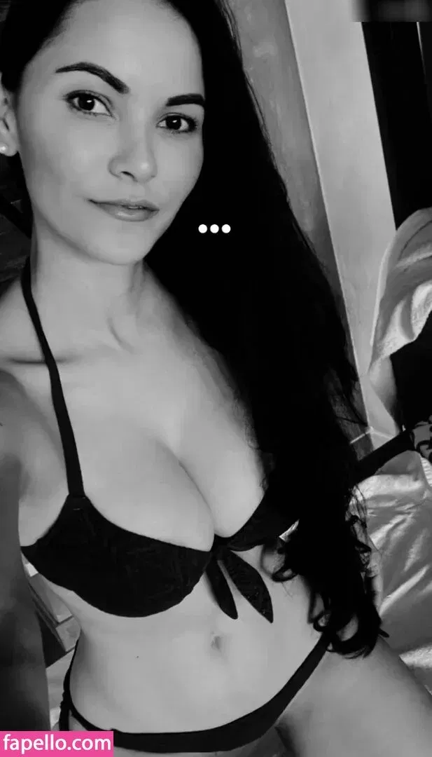 Kattia Vides Onlyfans Photo Gallery 