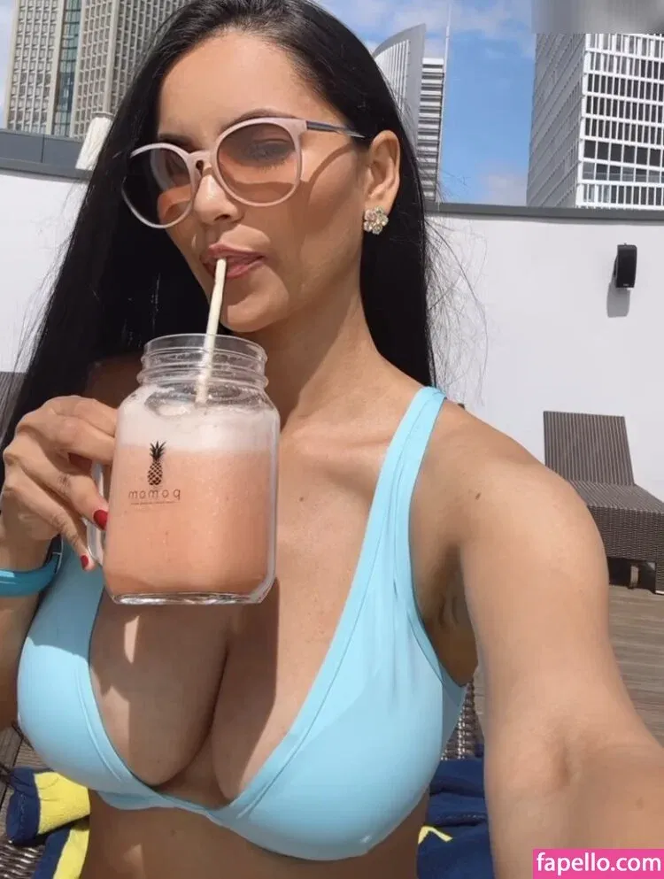 Kattia Vides Onlyfans Photo Gallery 