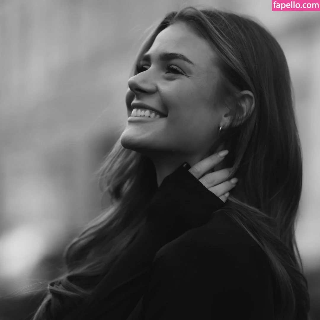 Emilia B Onlyfans Photo Gallery 