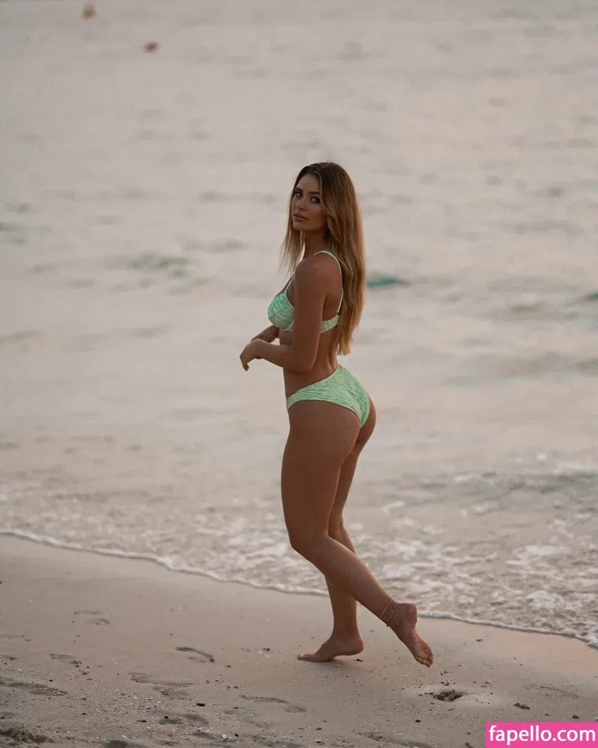 Emilia B Onlyfans Photo Gallery 