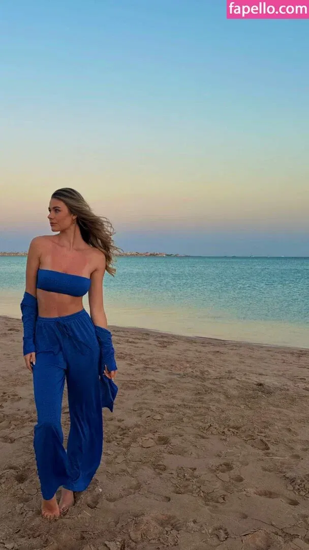 Emilia B Onlyfans Photo Gallery 