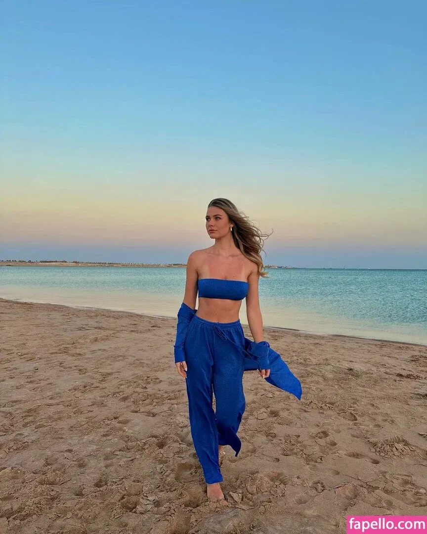 Emilia B Onlyfans Photo Gallery 