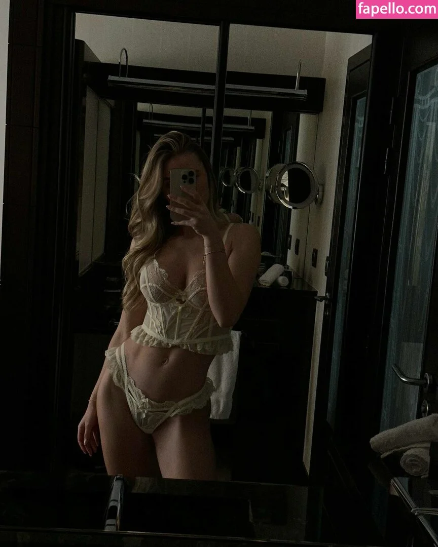 Emilia B Onlyfans Photo Gallery 