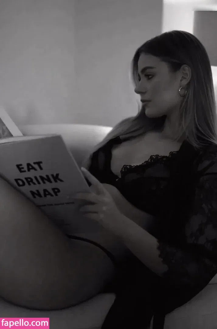 Emilia B Onlyfans Photo Gallery 