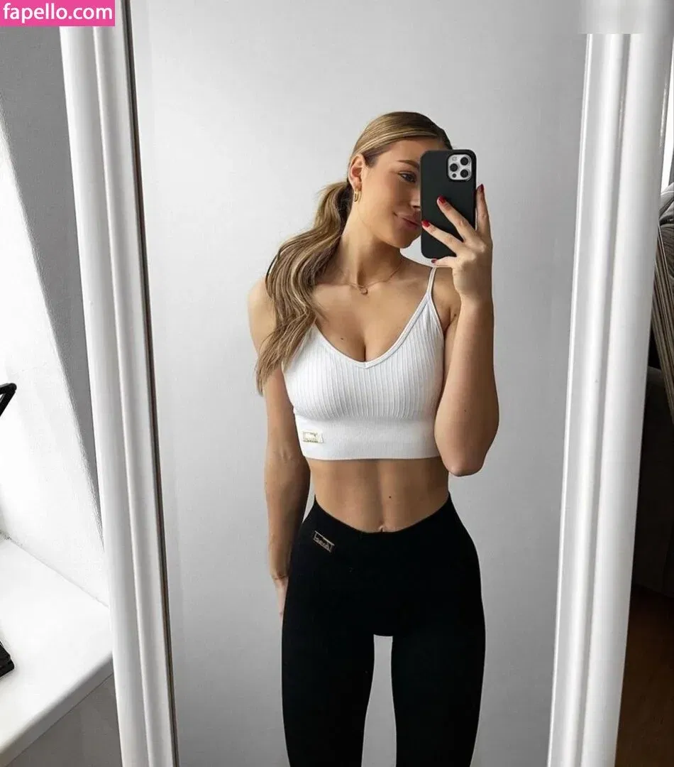 Emilia B Onlyfans Photo Gallery 