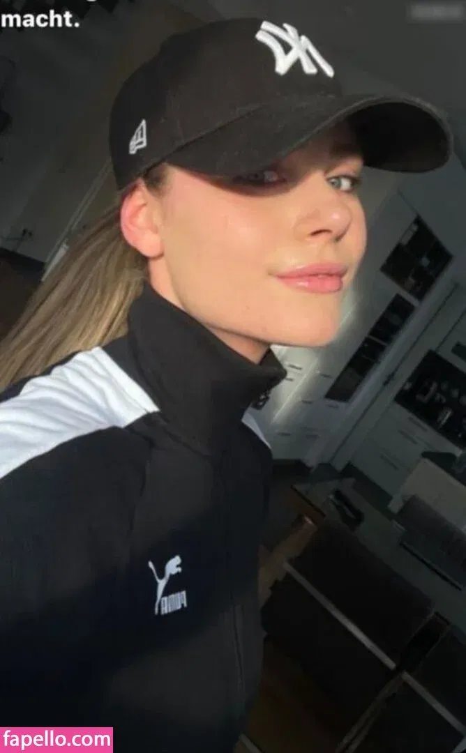 Emilia B Onlyfans Photo Gallery 