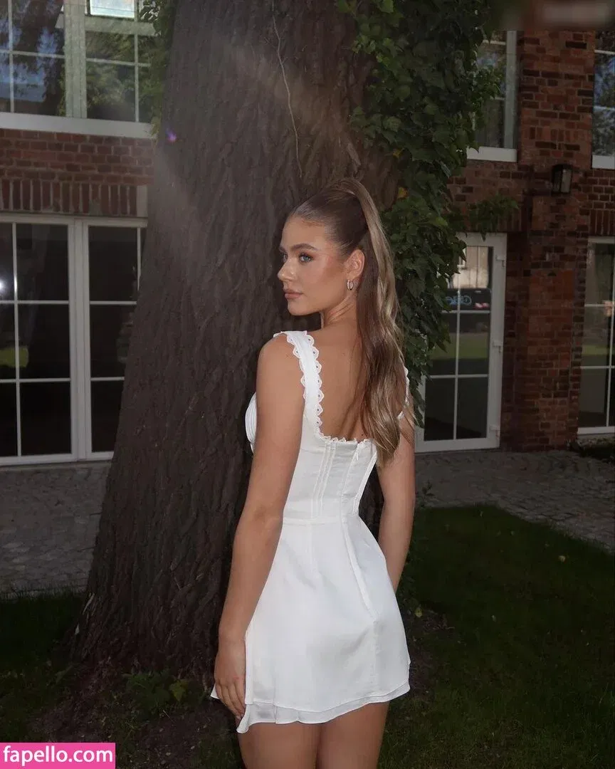 Emilia B Onlyfans Photo Gallery 