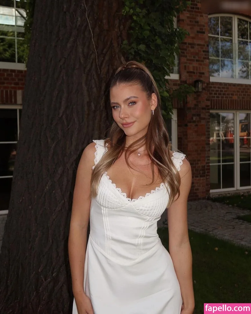 Emilia B Onlyfans Photo Gallery 