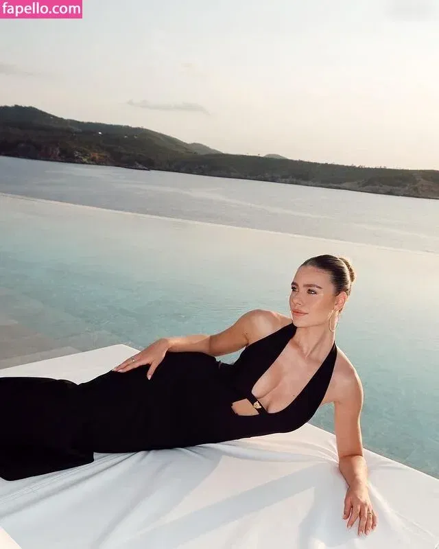 Emilia B Onlyfans Photo Gallery 