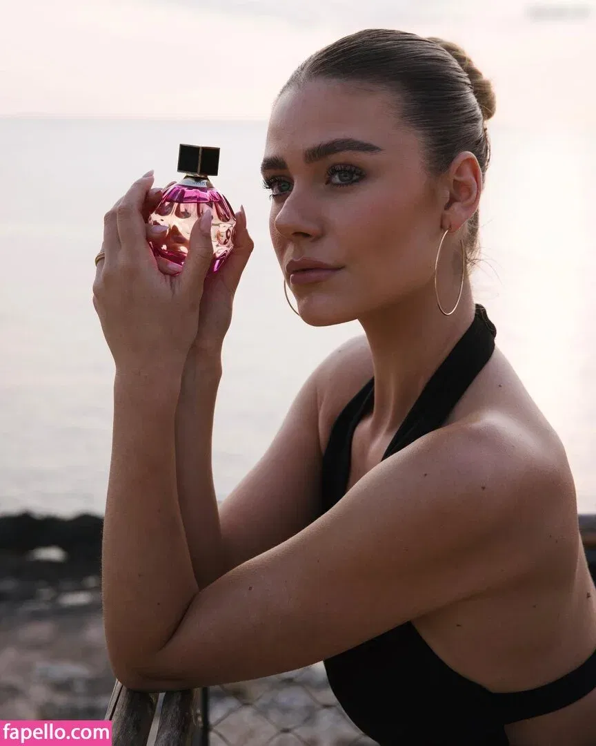 Emilia B Onlyfans Photo Gallery 