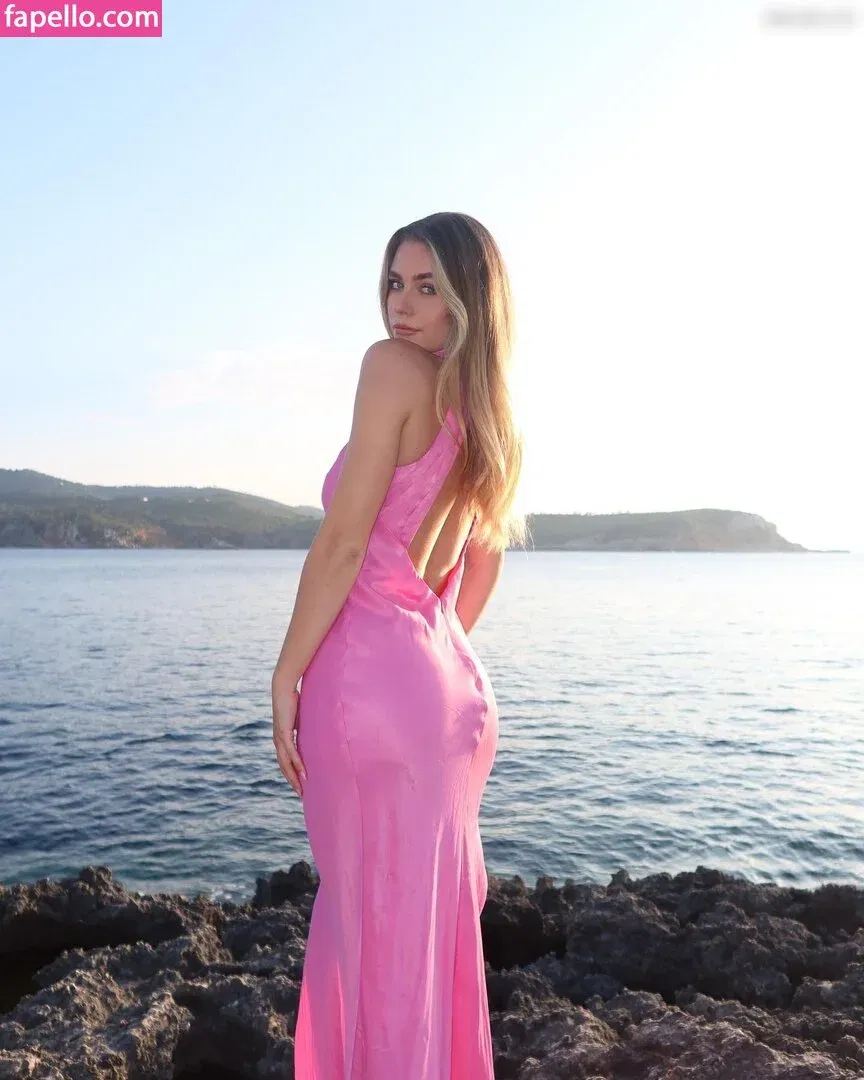 Emilia B Onlyfans Photo Gallery 