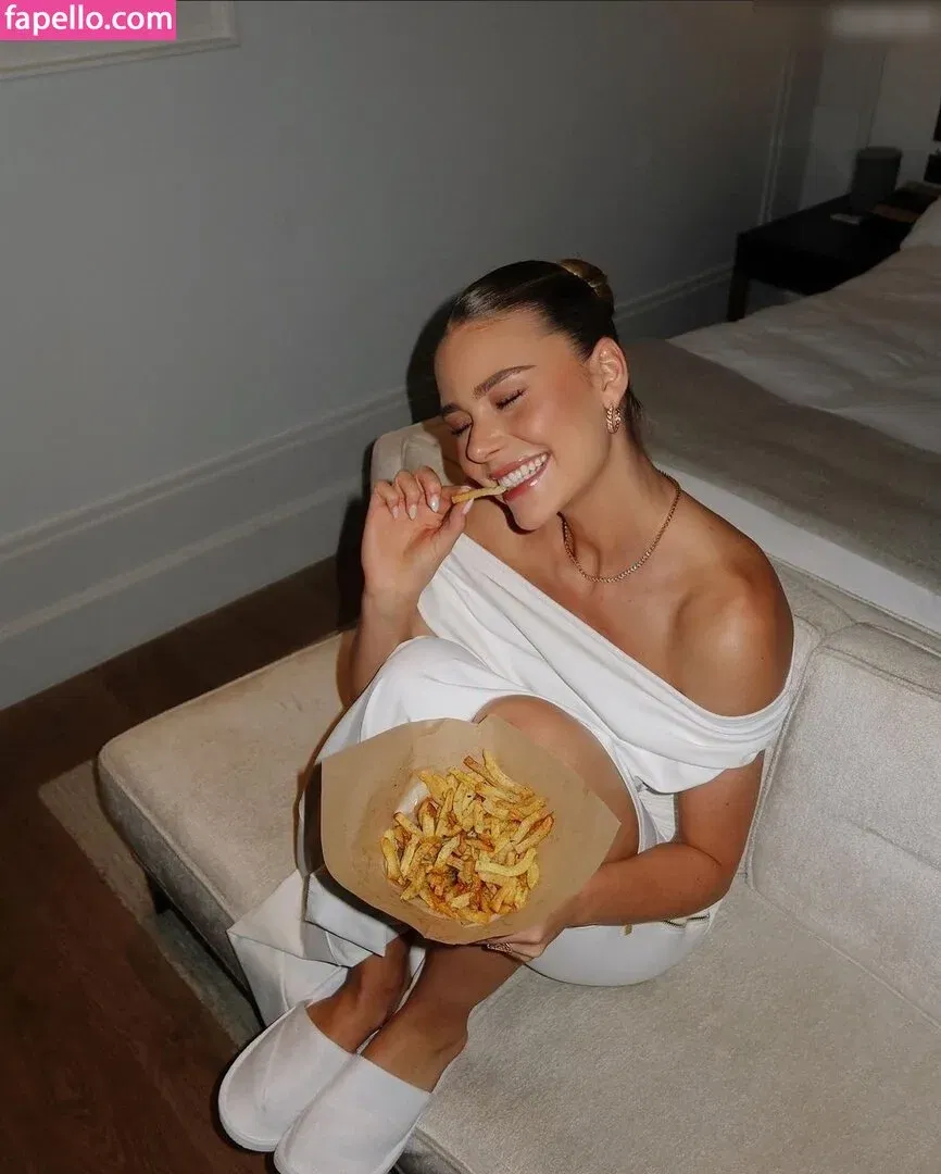 Emilia B Onlyfans Photo Gallery 