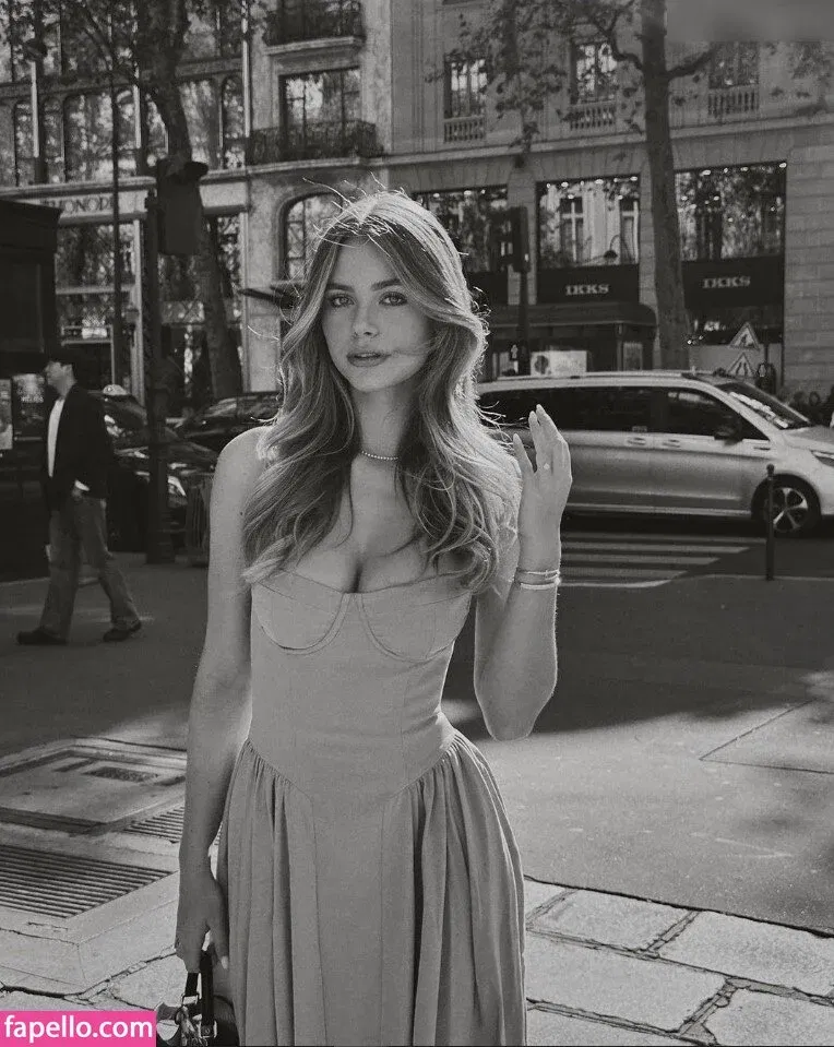 Emilia B Onlyfans Photo Gallery 