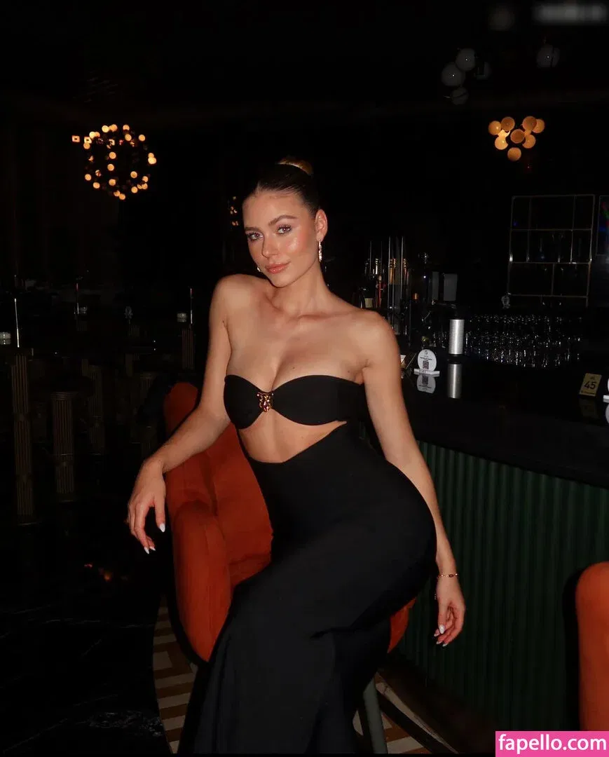 Emilia B Onlyfans Photo Gallery 