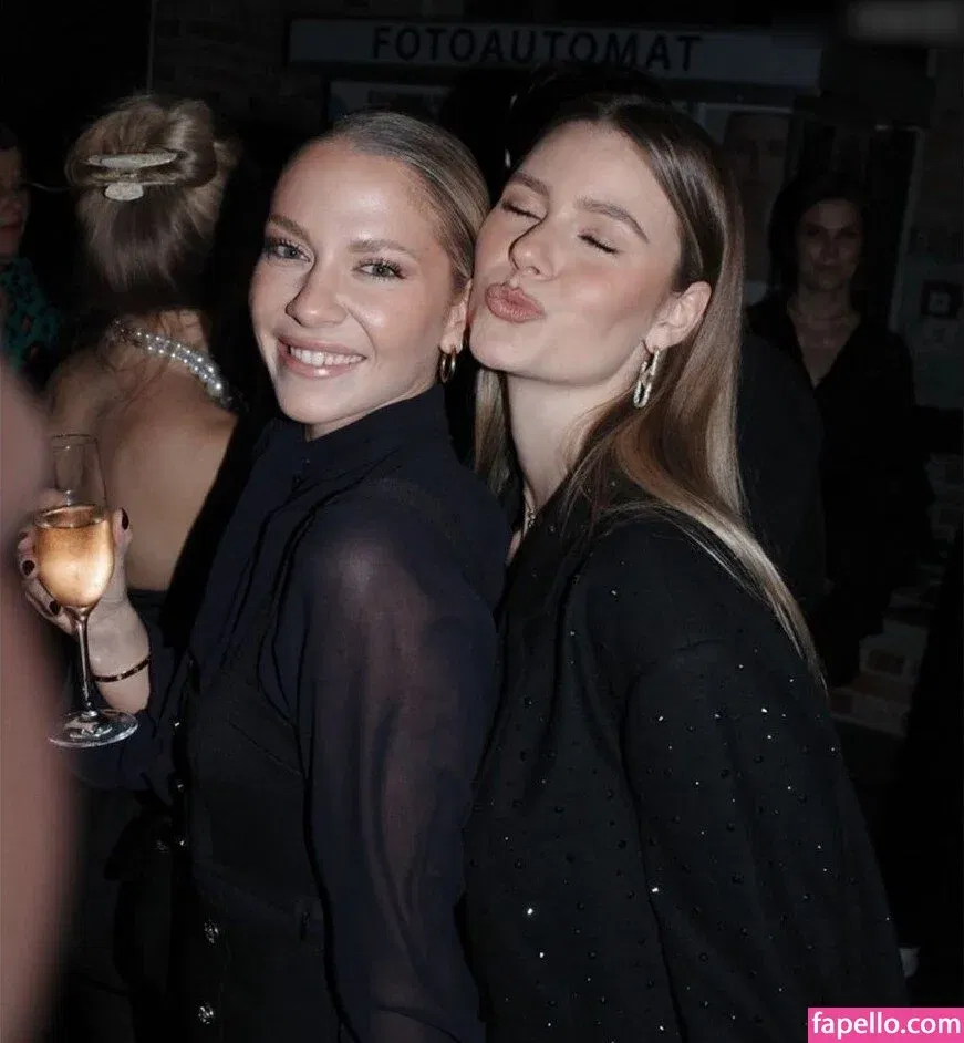 Emilia B Onlyfans Photo Gallery 