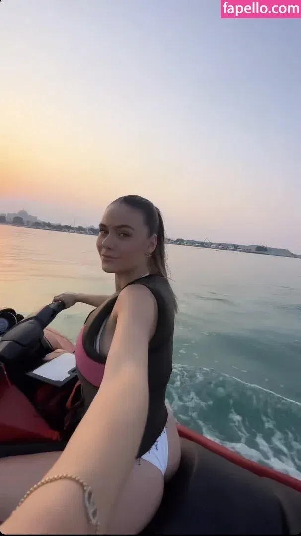 Emilia B Onlyfans Photo Gallery 