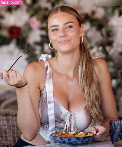 Emilia B Onlyfans Photo Gallery 