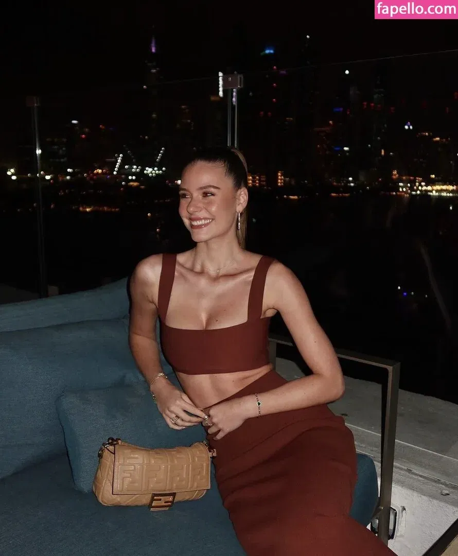 Emilia B Onlyfans Photo Gallery 