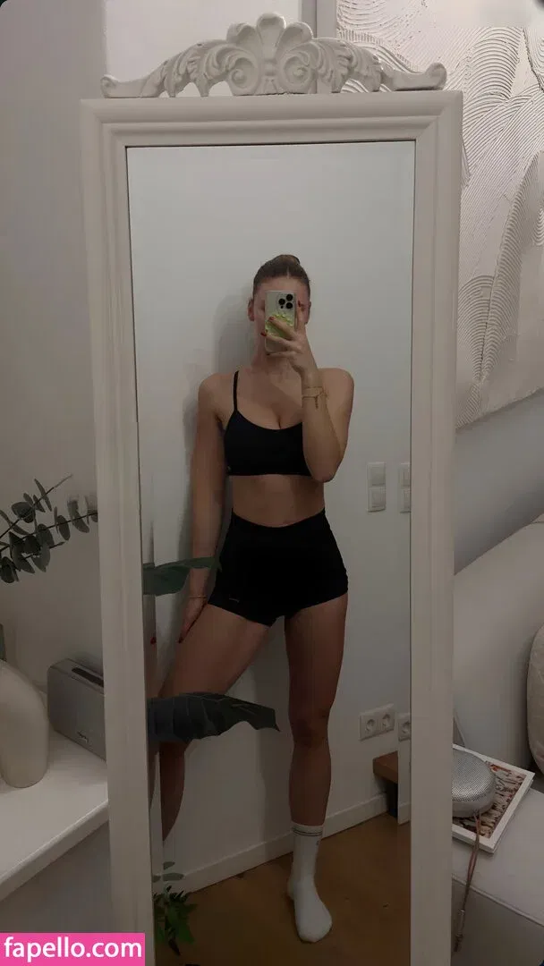 Emilia B Onlyfans Photo Gallery 