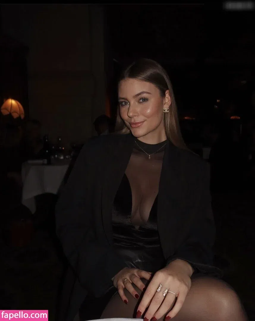 Emilia B Onlyfans Photo Gallery 