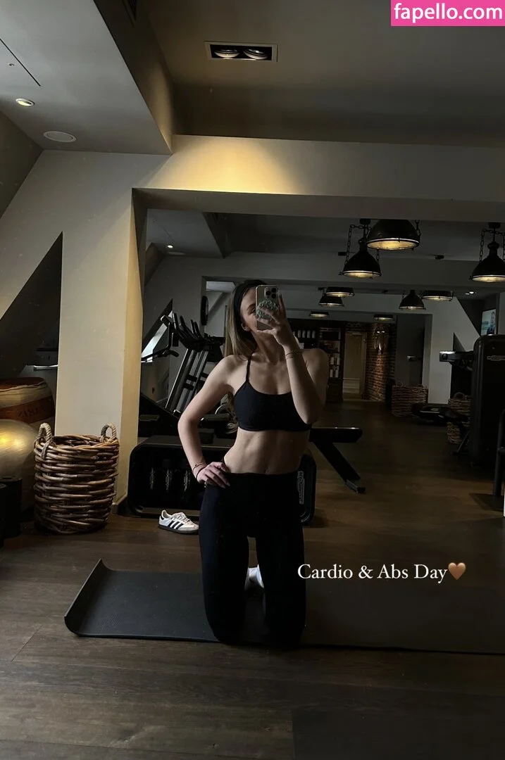 Emilia B Onlyfans Photo Gallery 