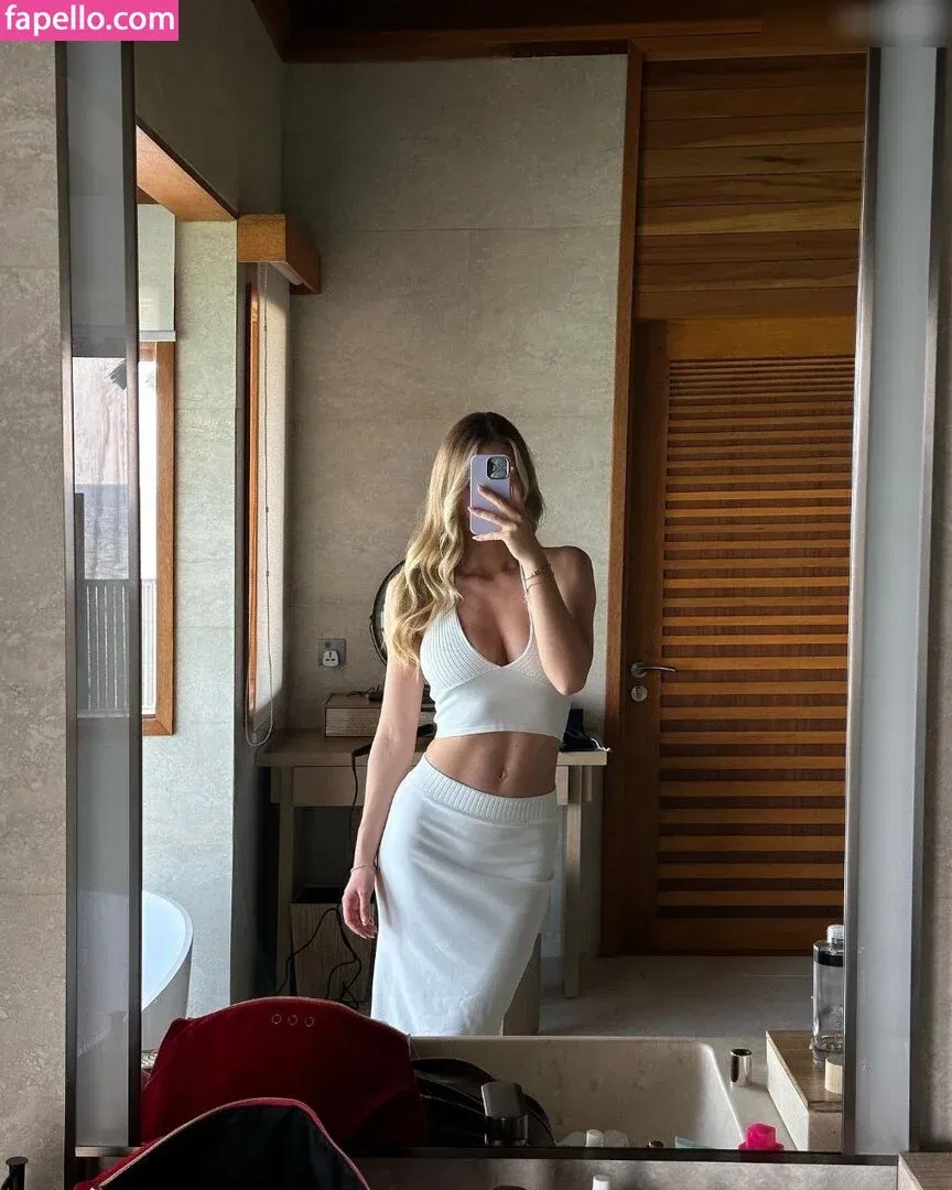 Emilia B Onlyfans Photo Gallery 