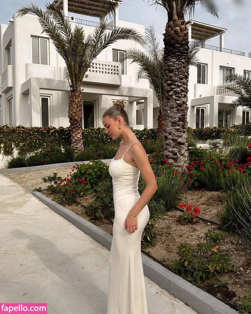 Emilia B Onlyfans Photo Gallery 